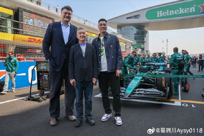聯(lián)動F1！翟曉川曬與姚明、阿隆索、范志毅、周冠宇等的合照
