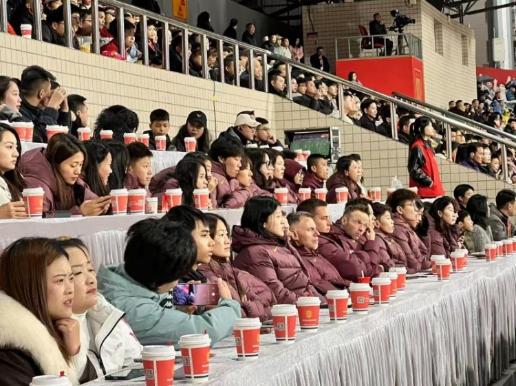 北青體育：中國女足現(xiàn)身中甲賽場，觀看重慶銅梁龍vs遼寧鐵人