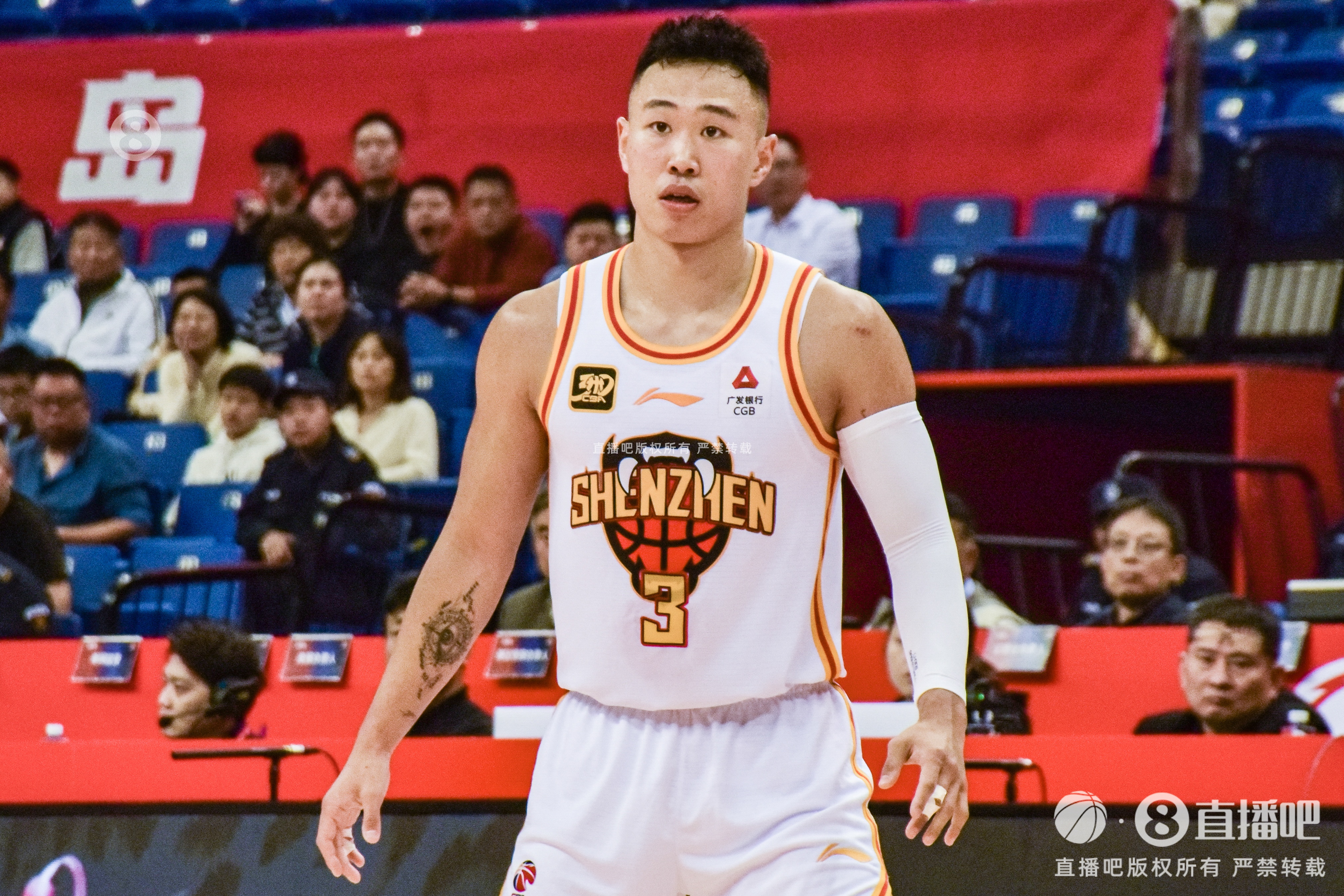 攻防俱佳！賀希寧17中8&三分7中3拿到19分 貢獻4次搶斷