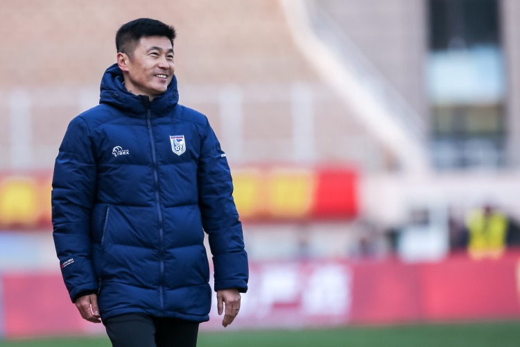 足球報(bào)：大連英博低調(diào)備戰(zhàn)，簽約贊助商為大連足球注入新活力