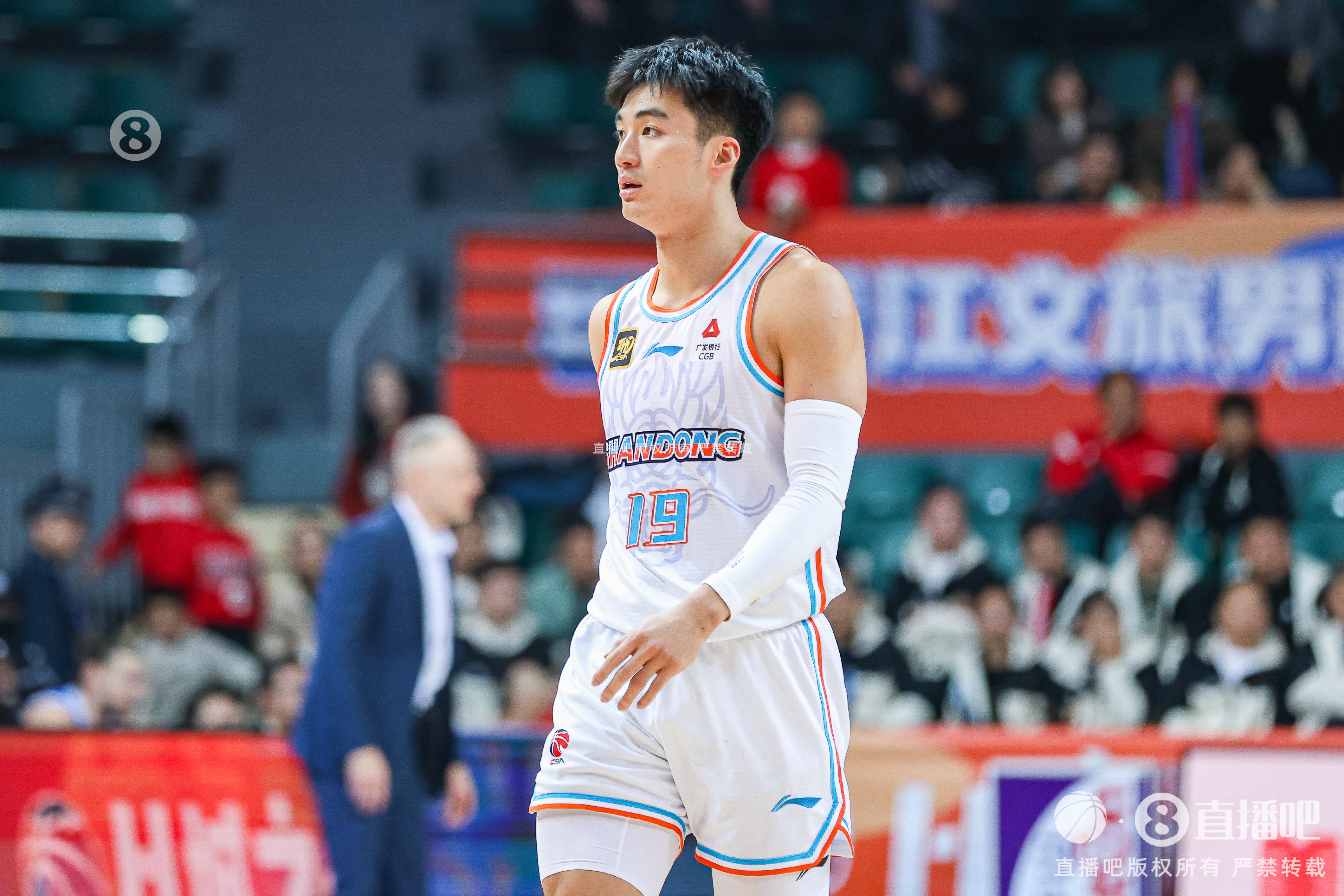 今天效率奇高！于德豪上半場11分鐘7投5中砍下全隊最高的12分
