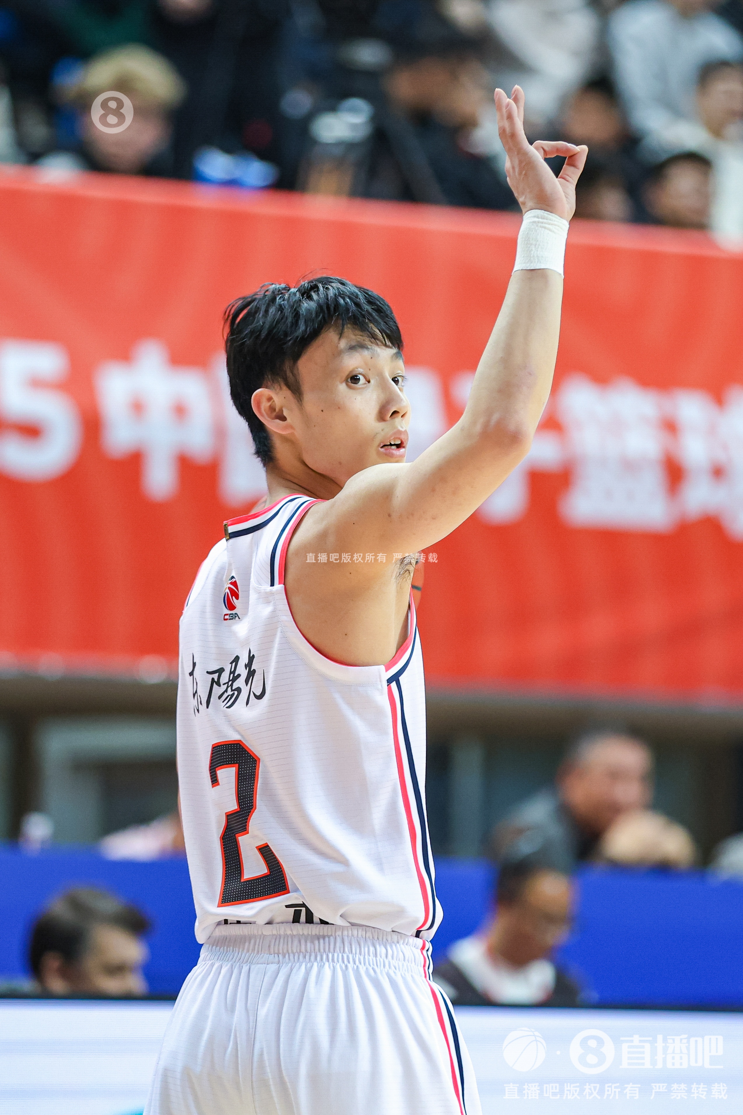 鐵人！本賽季CBA常規(guī)賽僅17名球員做到46場全勤 徐杰、鄒陽在列